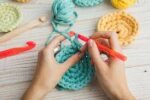 what is the easiest things to crochet for a beginner